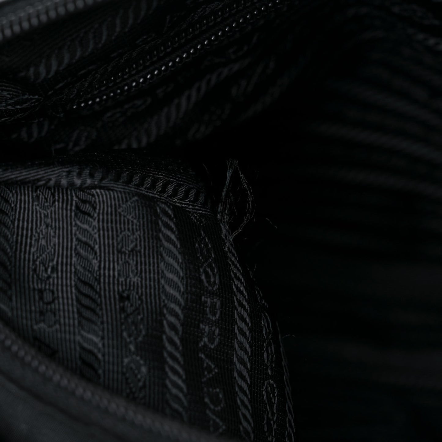 Nylon Vela Messenger Bag Black