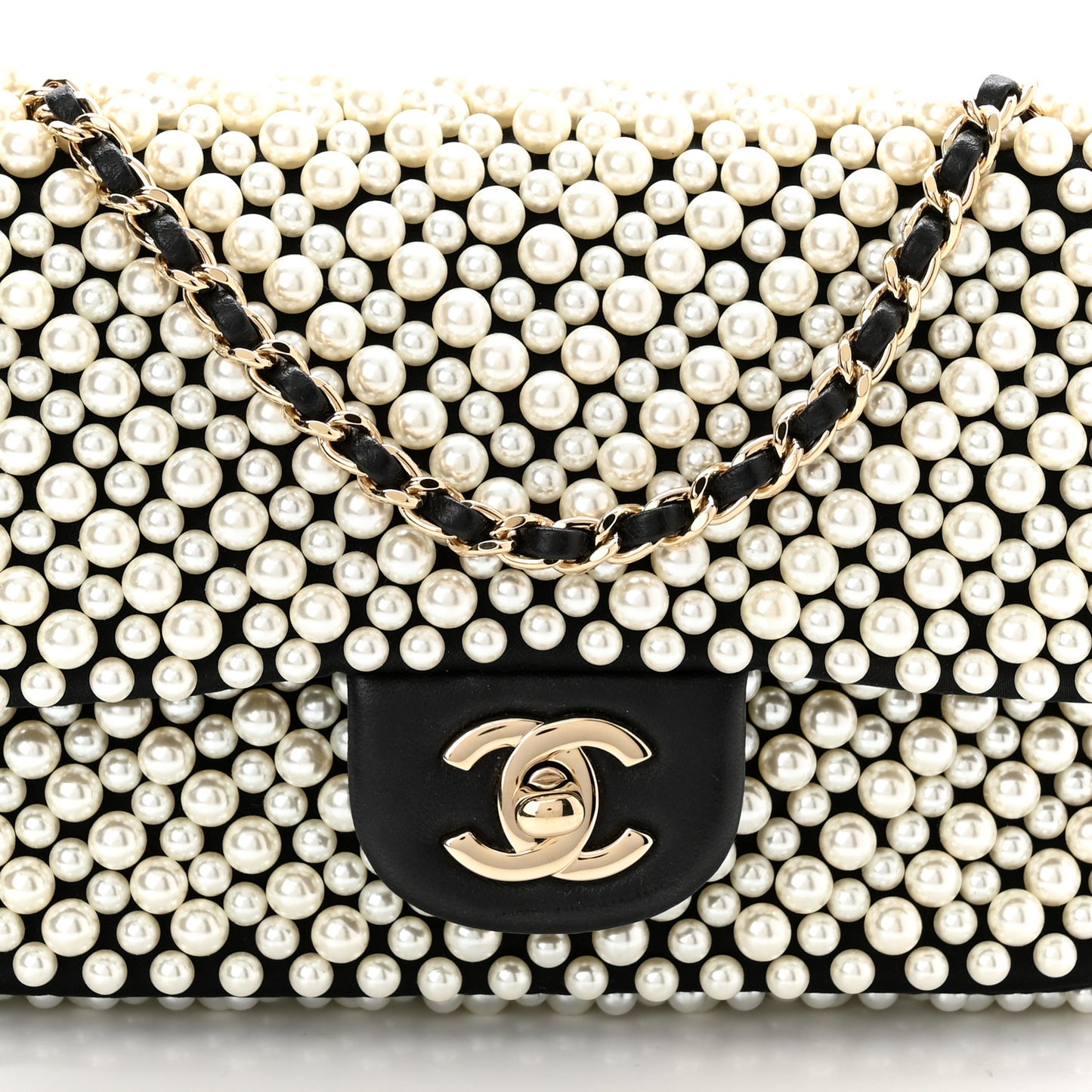 Lambskin Pearl On Flap Black