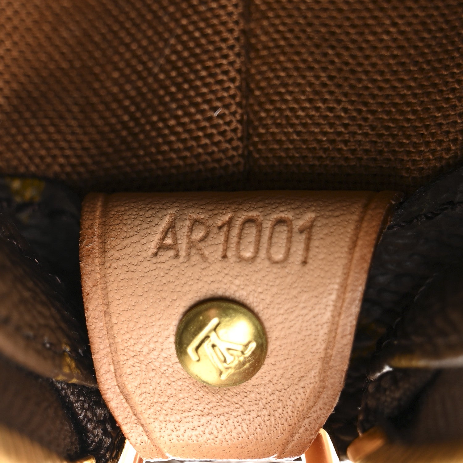 Louis Vuitton Monogram Cabas Mezzo 7 of 15