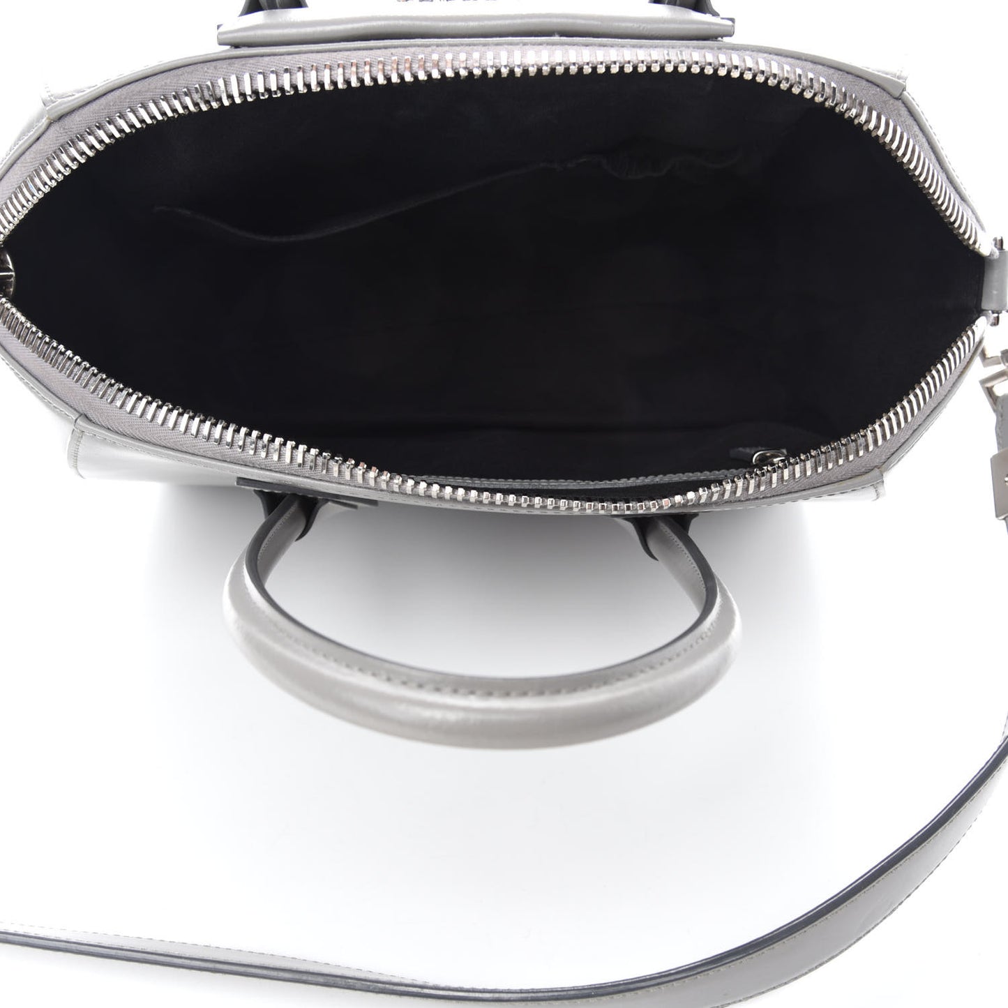Shiny Lord Calfskin Medium Antigona Pearl Grey
