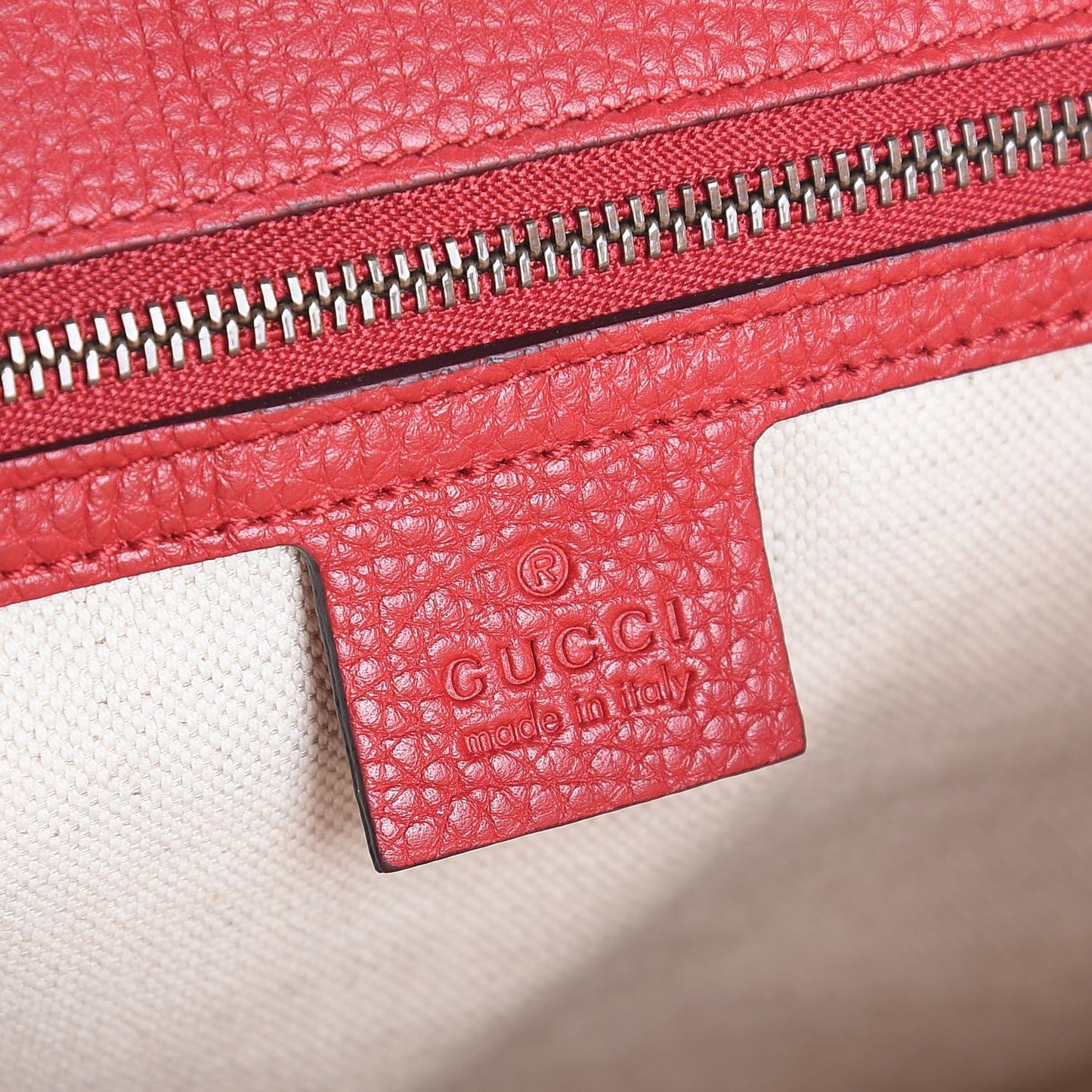 Calfskin Medium GG Marmont Top Handle Bag Vulcanic Red