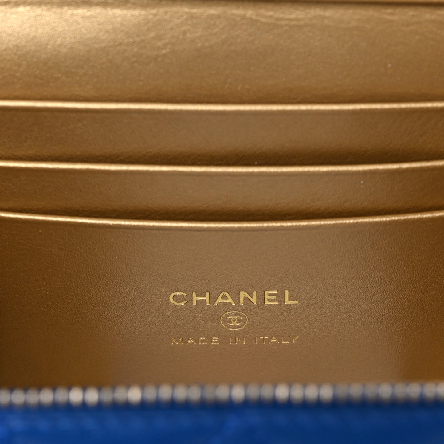 Lambskin Quilted Pearl Crush Small Vanity Case With Chain Blue