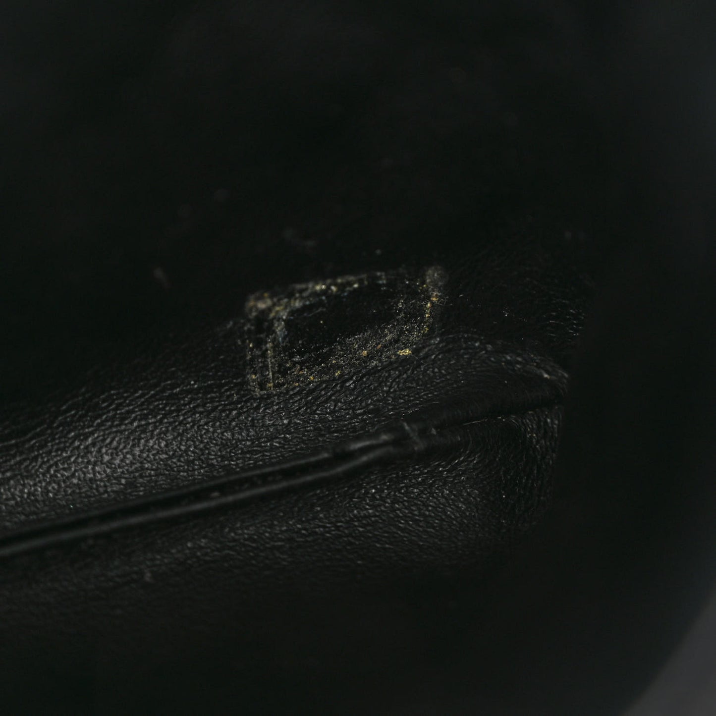 Iridescent Caviar Quilted Daily Zip Crossbody Bag Black