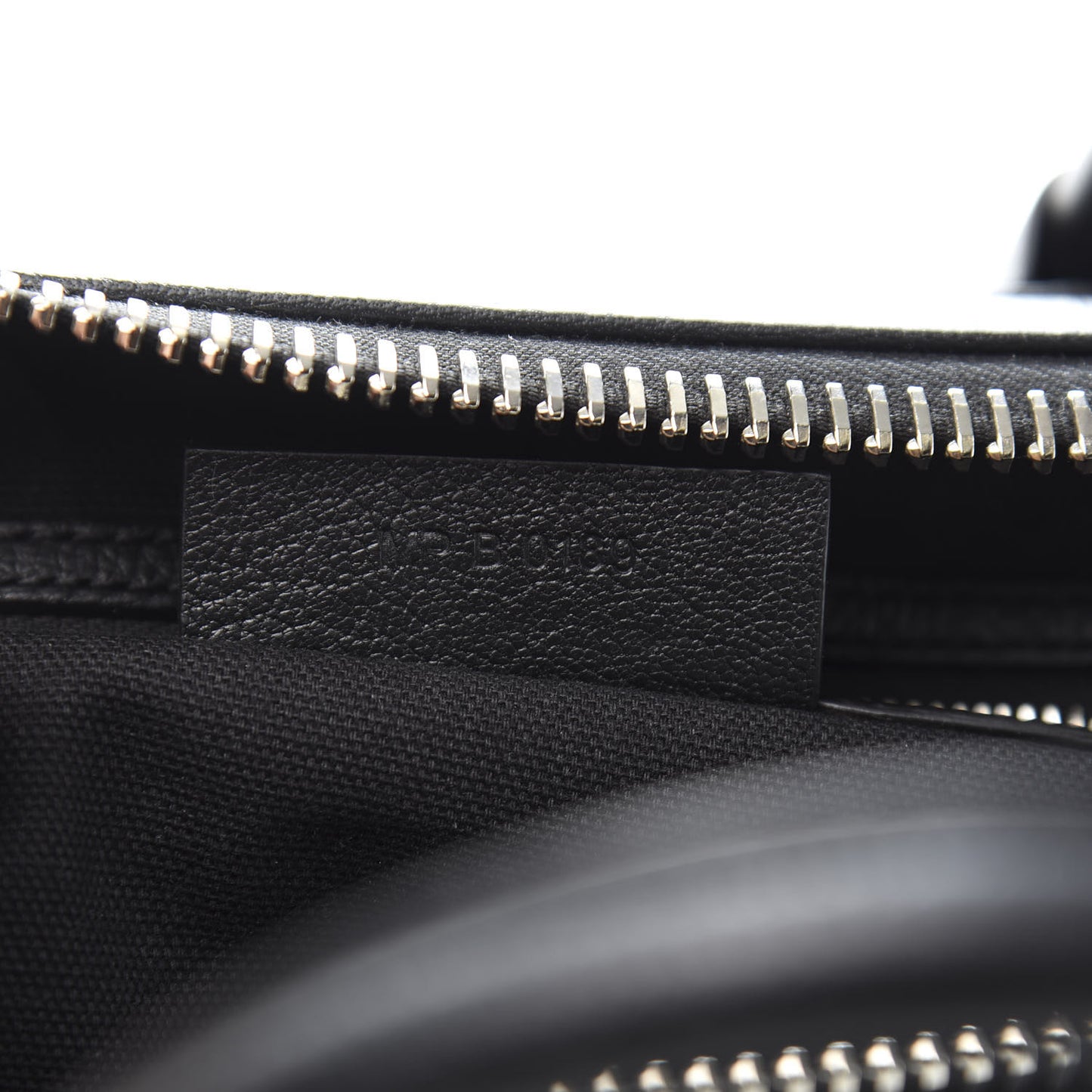 Sugar Goatskin Medium Antigona Black