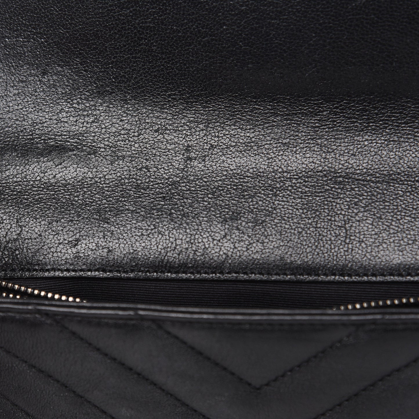 Sheepskin Matelasse Chevron Monogram College Chain Wallet Black