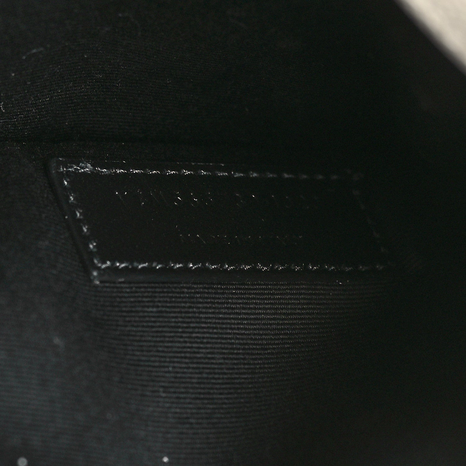 Saint Laurent Grain De Poudre Uptown Pouch Crema Soft 7 of 9