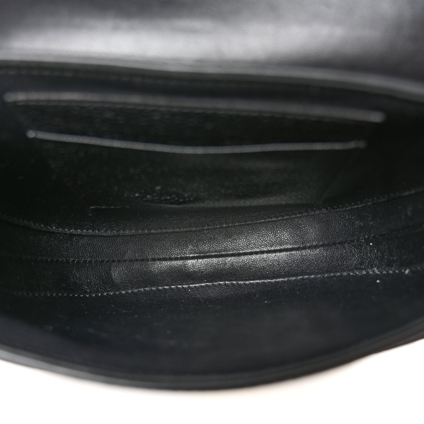 Grained Calfskin Besace Small 16 Black
