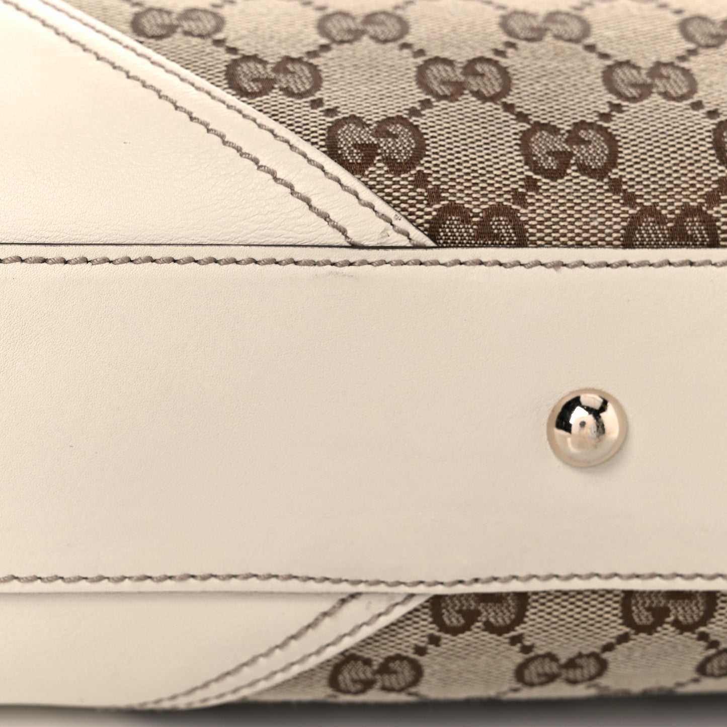 Monogram Medium New Britt Boston Off White