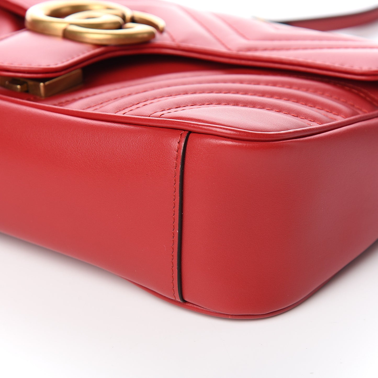 Calfskin Matelasse Small GG Marmont Shoulder Bag Hibiscus Red
