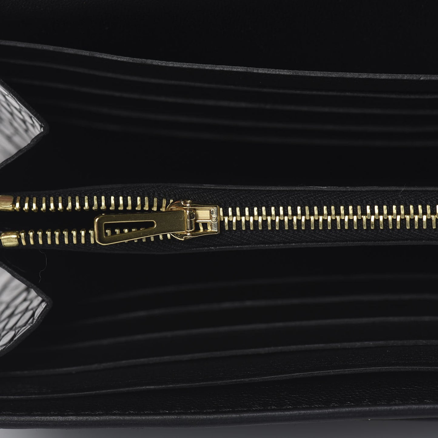 Matte Alligator Constance Wallet Black