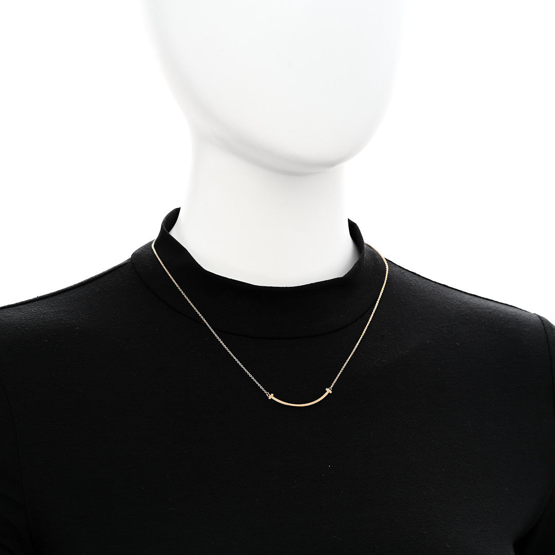 18K Yellow Gold Small T Smile Pendant Necklace