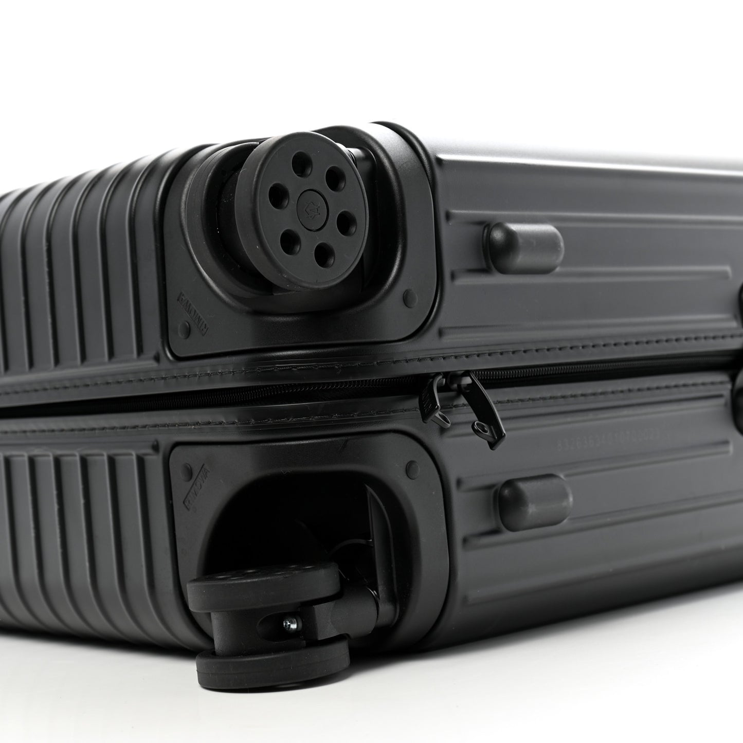 Matte Polycarbonate Essential Check-In M Black