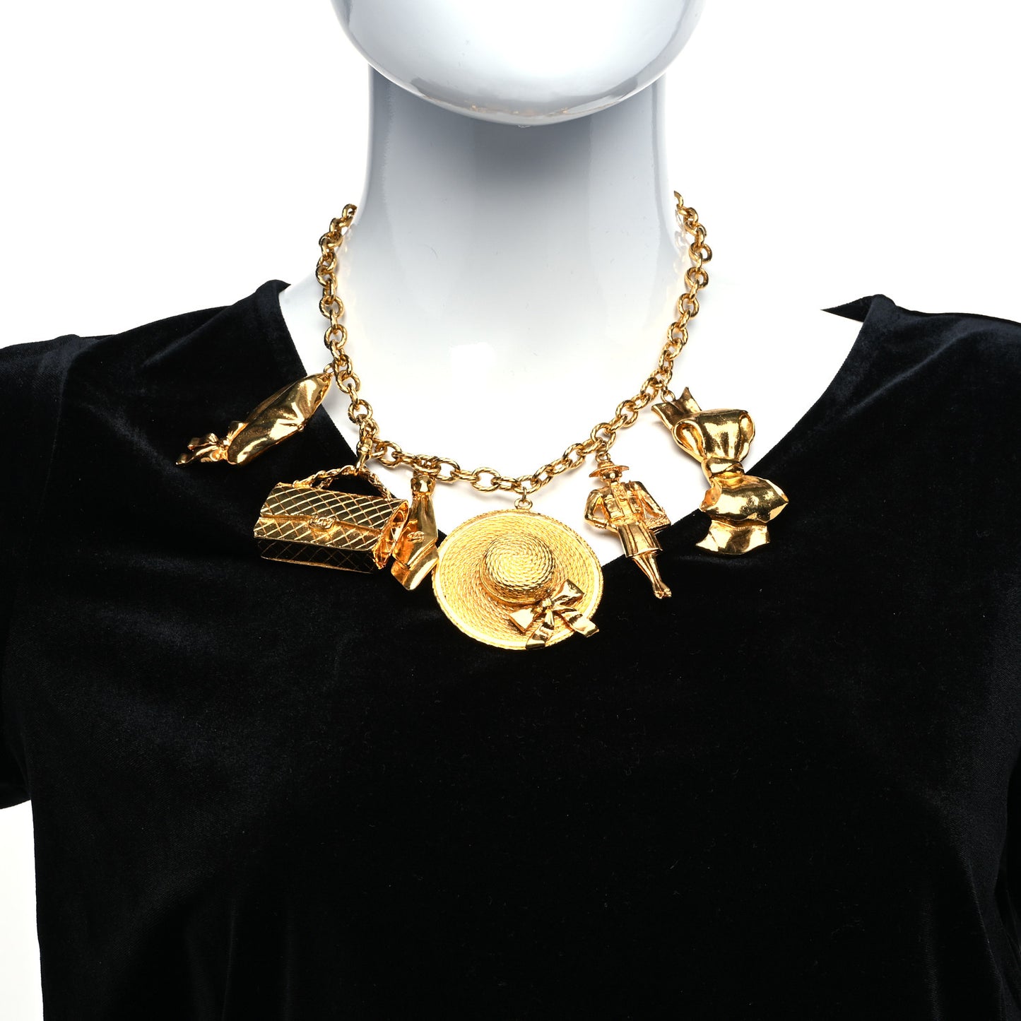 Metal CC Charm Short Necklace Gold