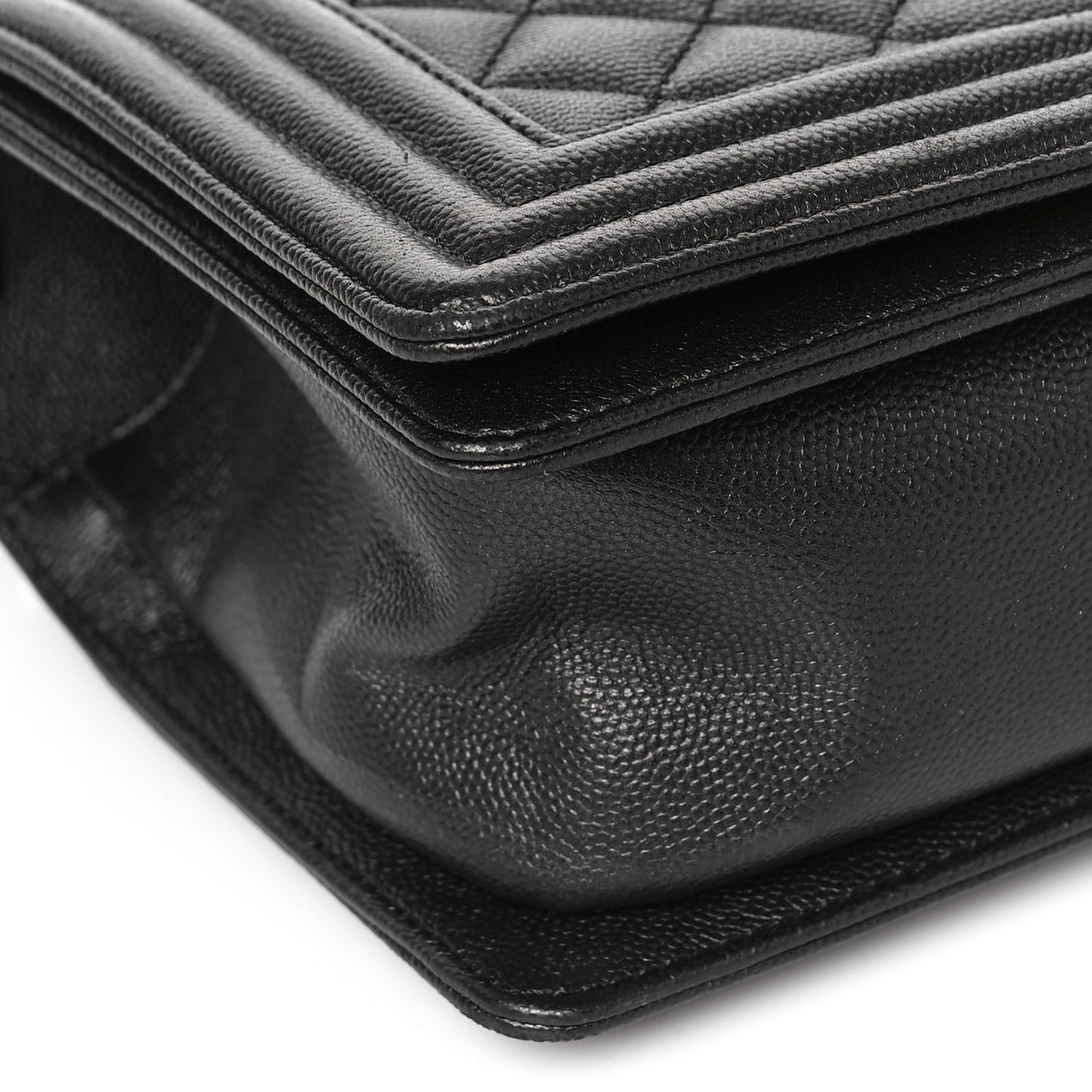 Caviar Quilted Medium Boy Flap So Black