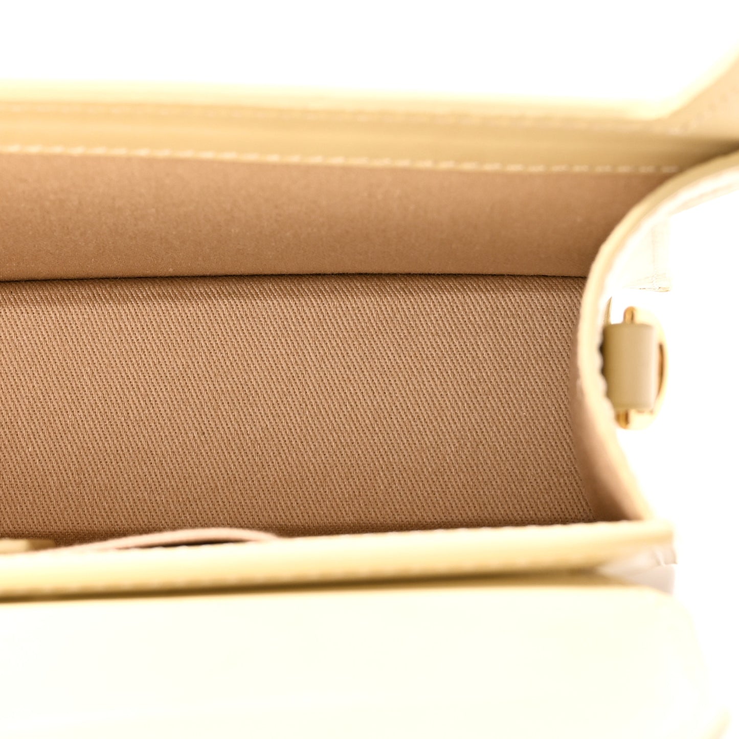 Smooth Calfskin Le Sac Rond Ivory