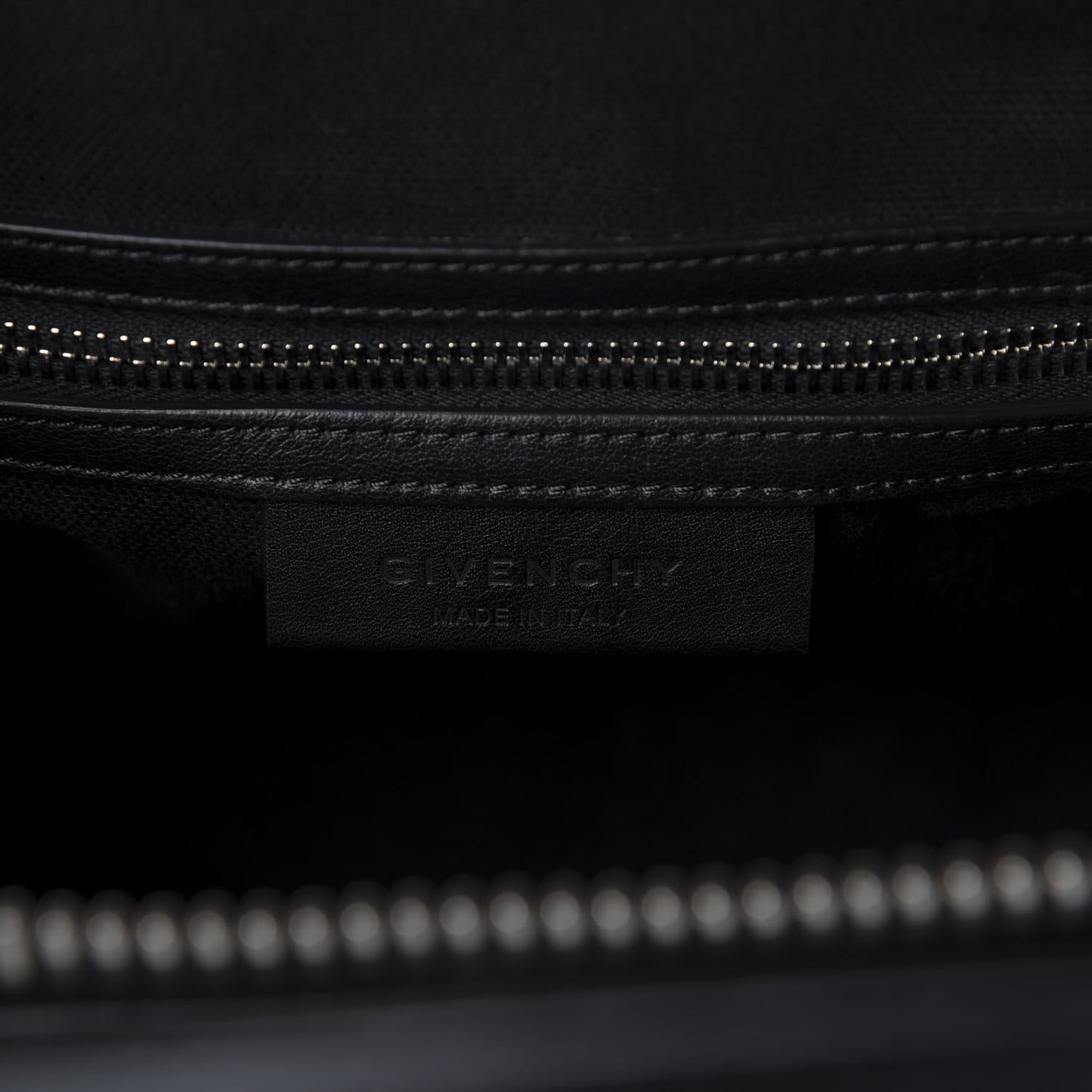 Buffed Calfskin Small Chain Antigona Black