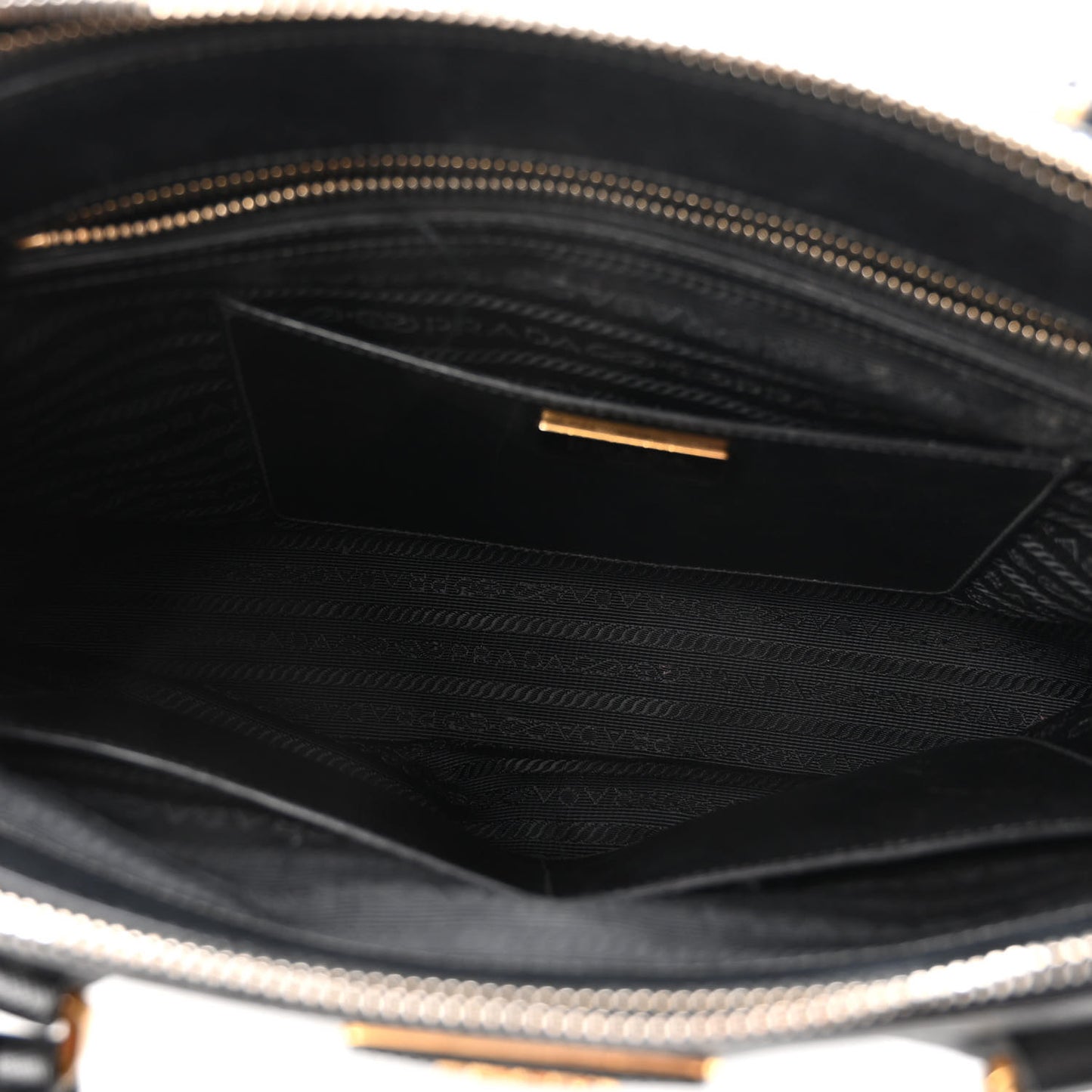 Saffiano Medium Galleria Double Zip Tote Black