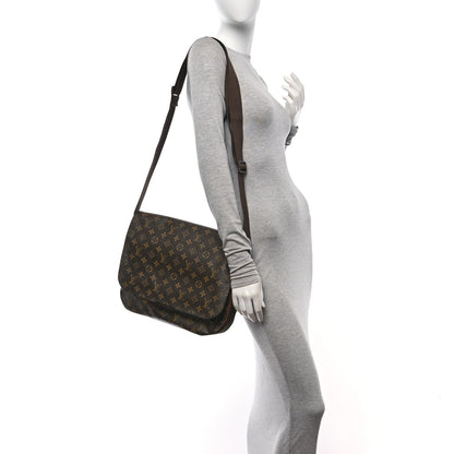 Louis Vuitton Monogram Beaubourg MM Messenger Bag 2 of 9