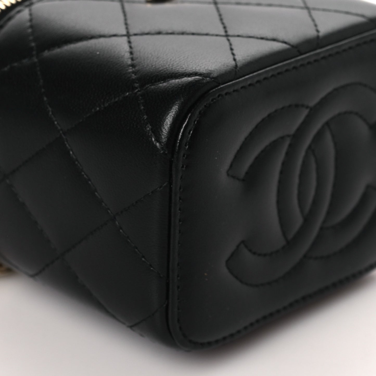 Lambskin Quilted Top Handle Mini Vanity Case With Chain Black Pink