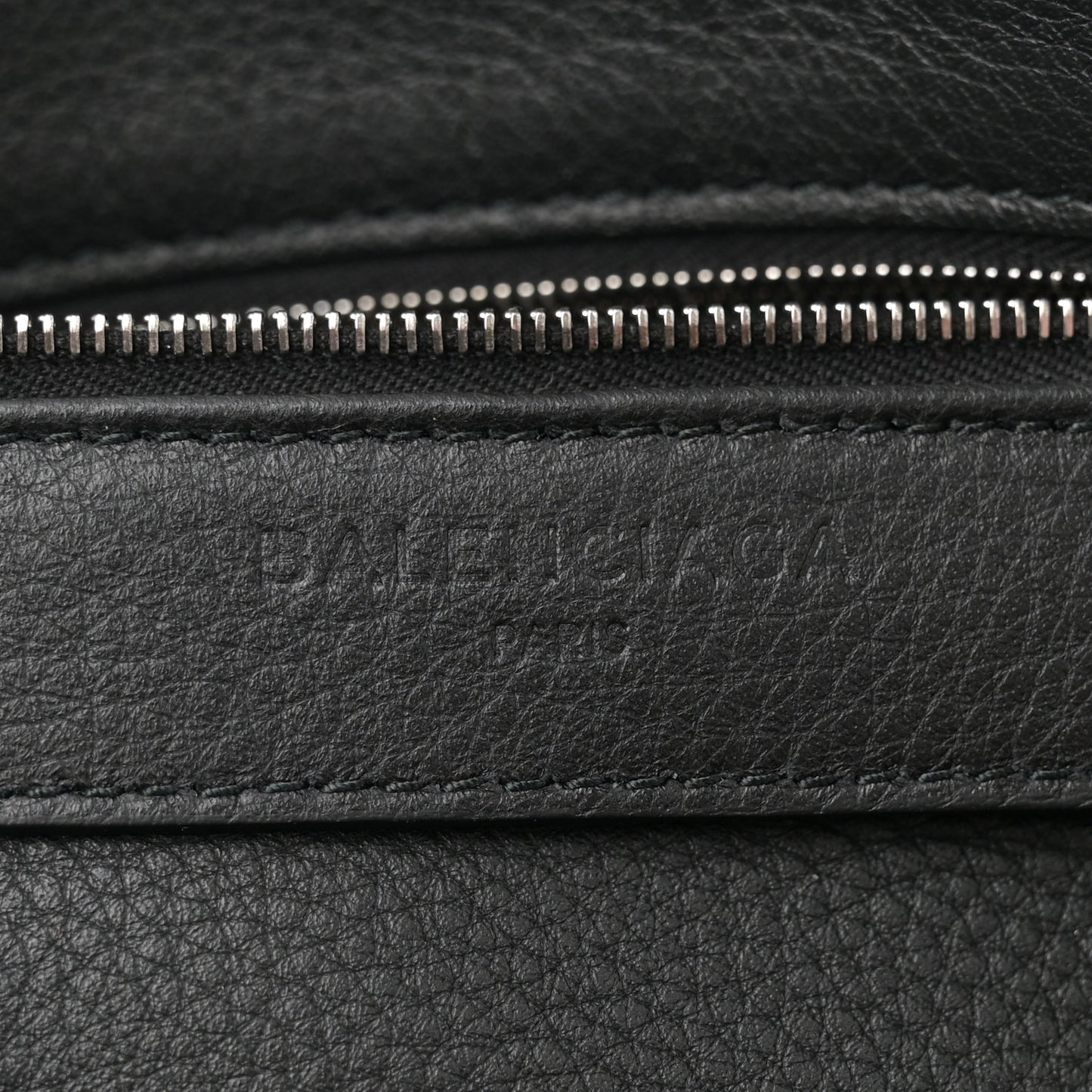 Veau Papier B4 Zip Around Tote Black