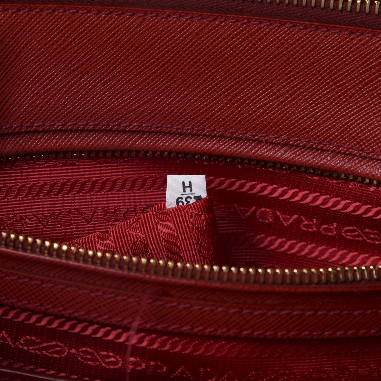 Saffiano Medium Galleria Double Zip Tote Fuoco
