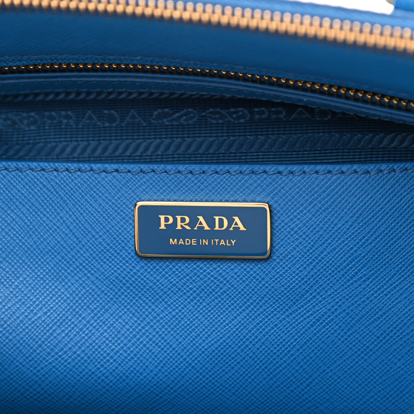 Saffiano Medium Galleria Double Zip Tote Sea Blue
