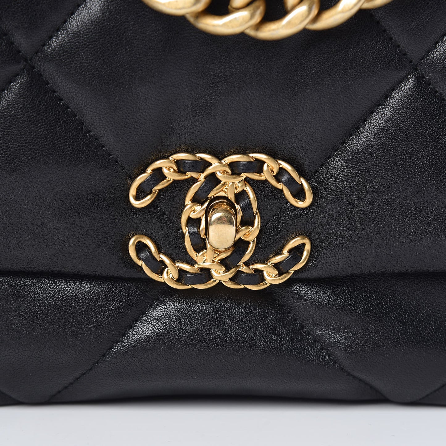Lambskin Quilted Medium 19 Flap Black