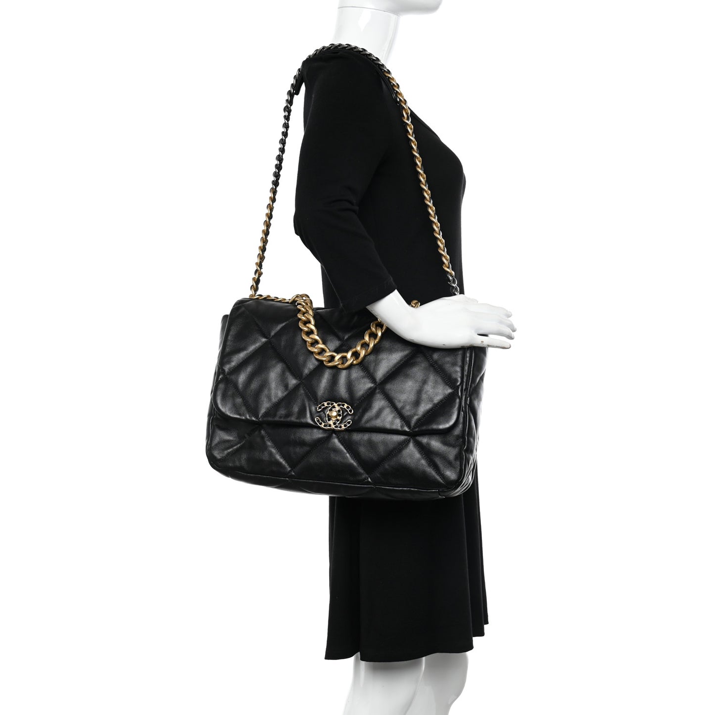 Lambskin Quilted Maxi Chanel 19 Flap Black