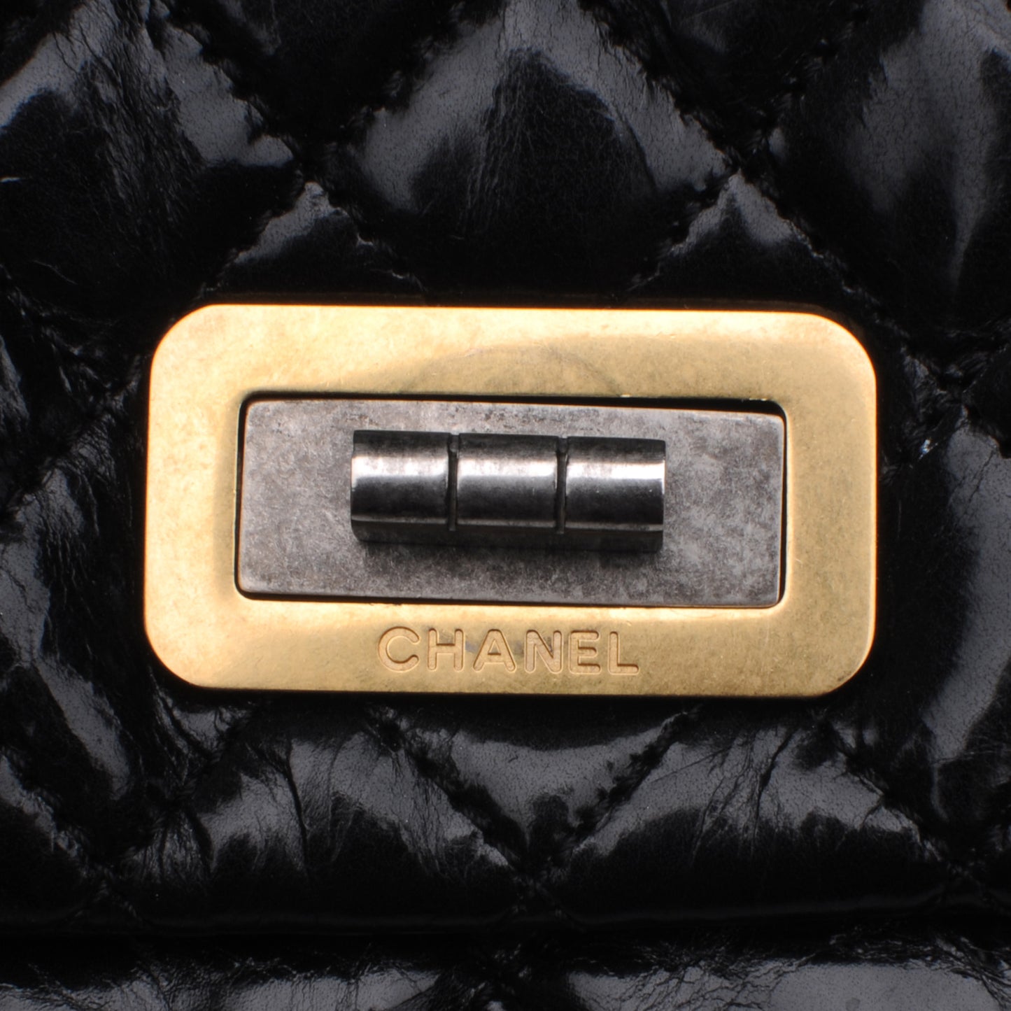 Glazed Crinkled Large East West Flap Black