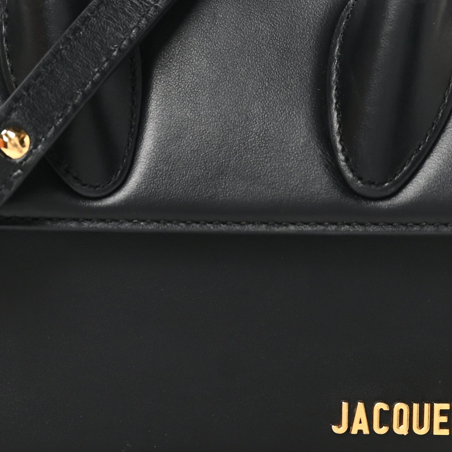 Smooth Calfskin Le Chiquito Moyen Black