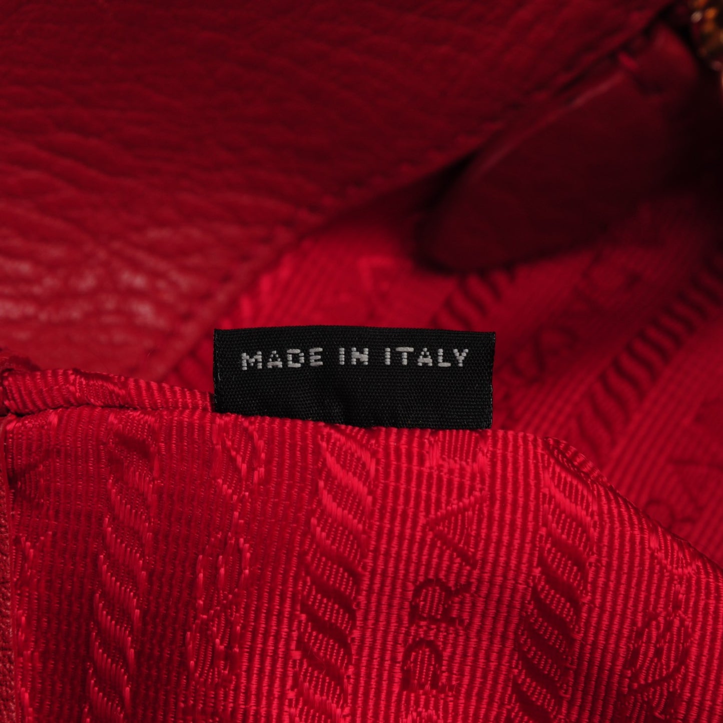 Vitello Daino Side Pocket Tote Rosso