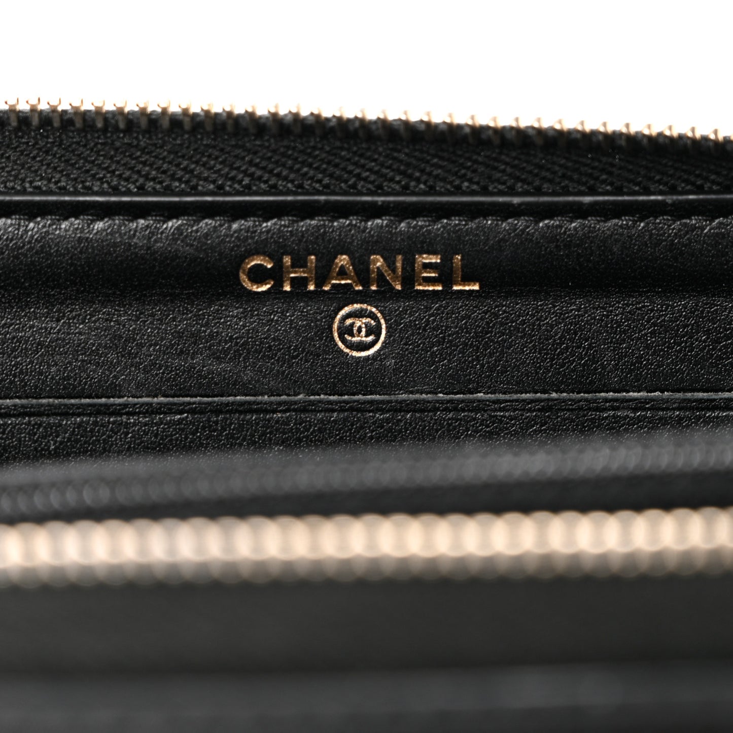 Caviar Quilted Medium Filigree Zip Around Wallet Black
