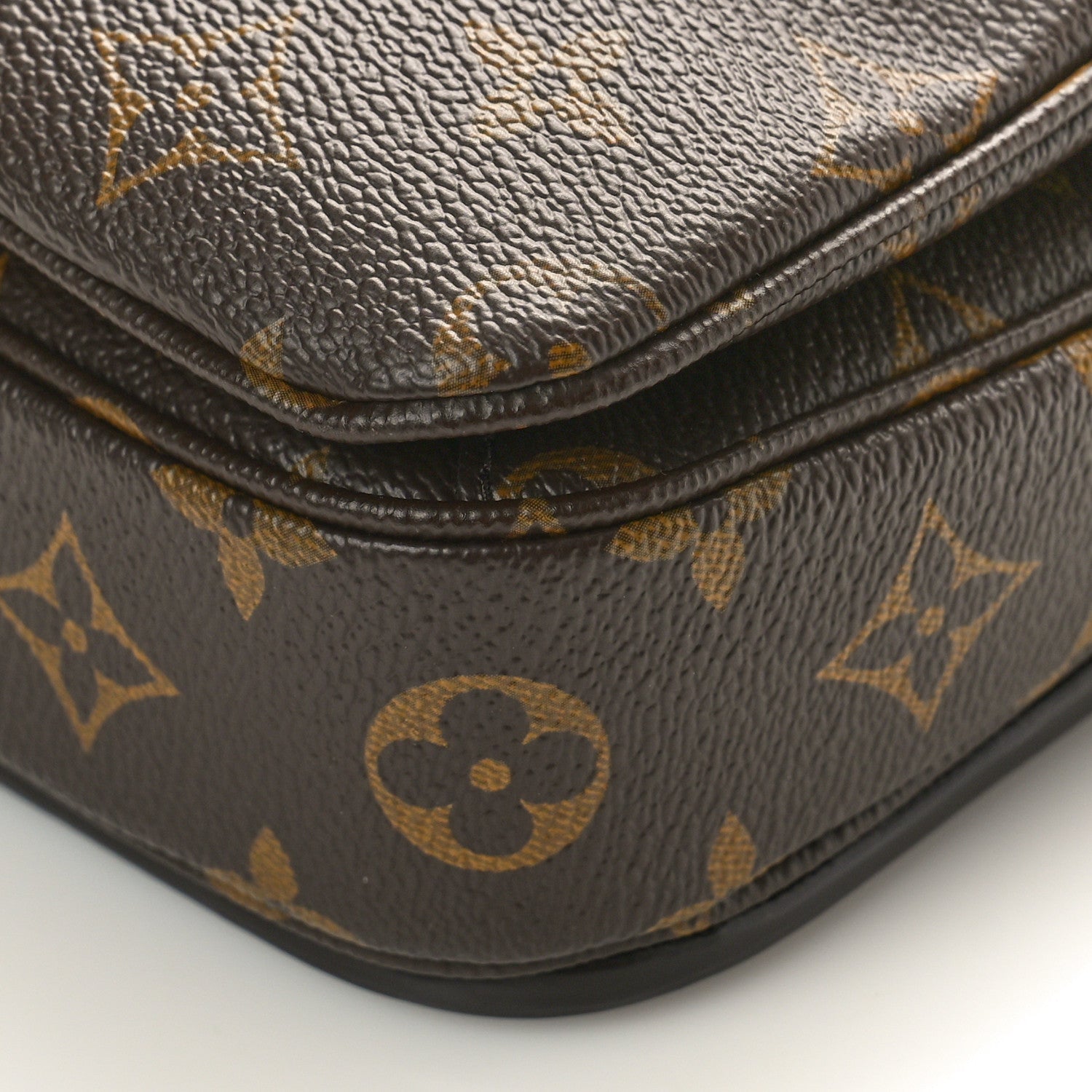 Louis Vuitton Monogram Pochette Metis 8 of 8