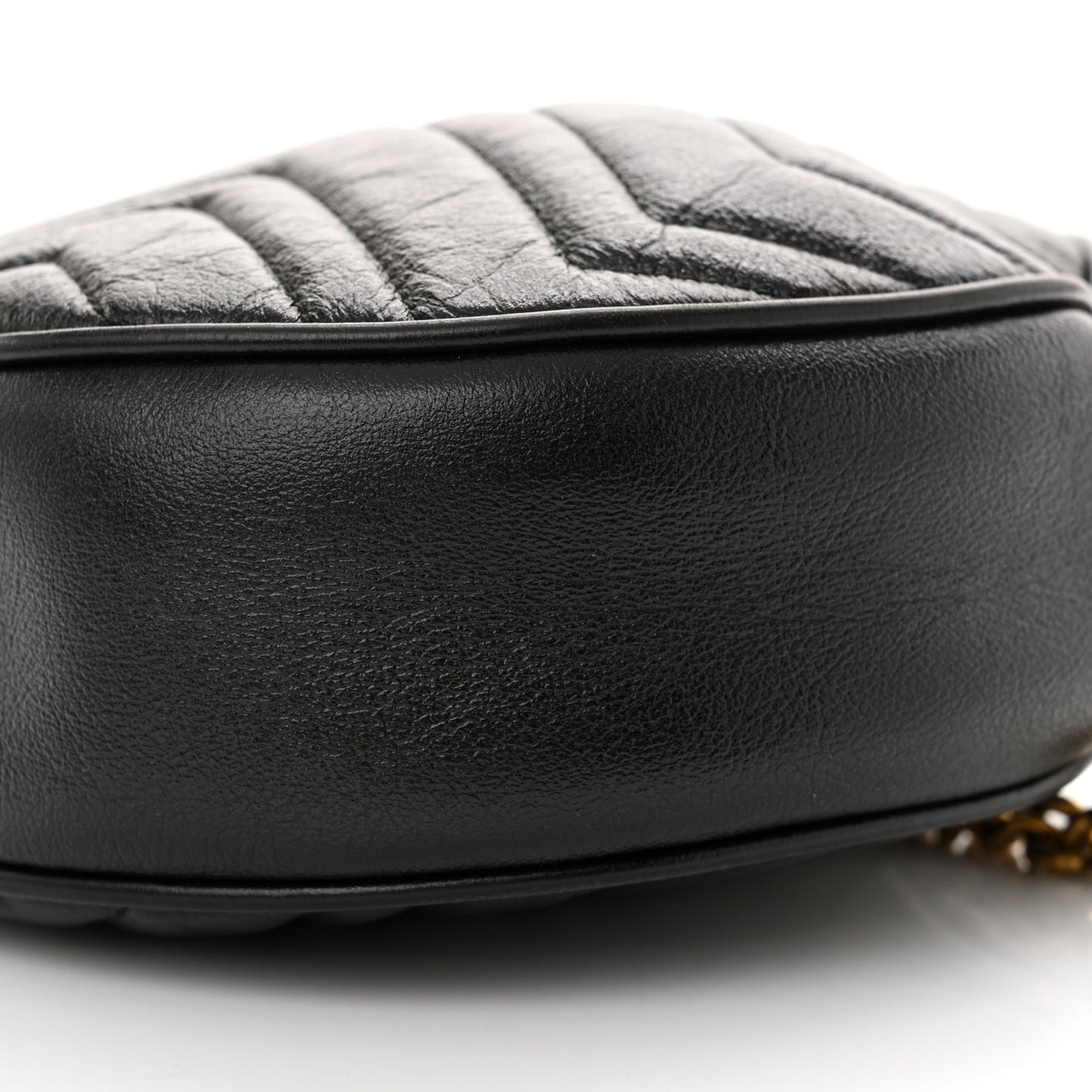 Azalea Calfskin Matelasse Heart Mini GG Marmont Round Shoulder Bag Black