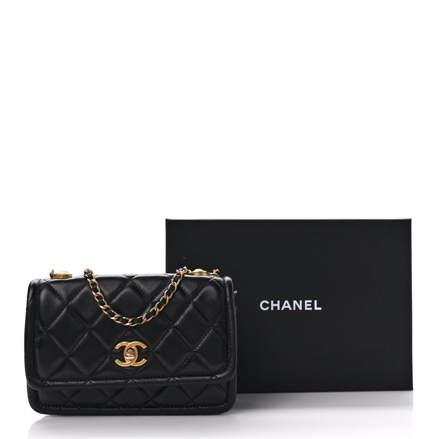 Shiny Lambskin Flap Clutch With Chain Black