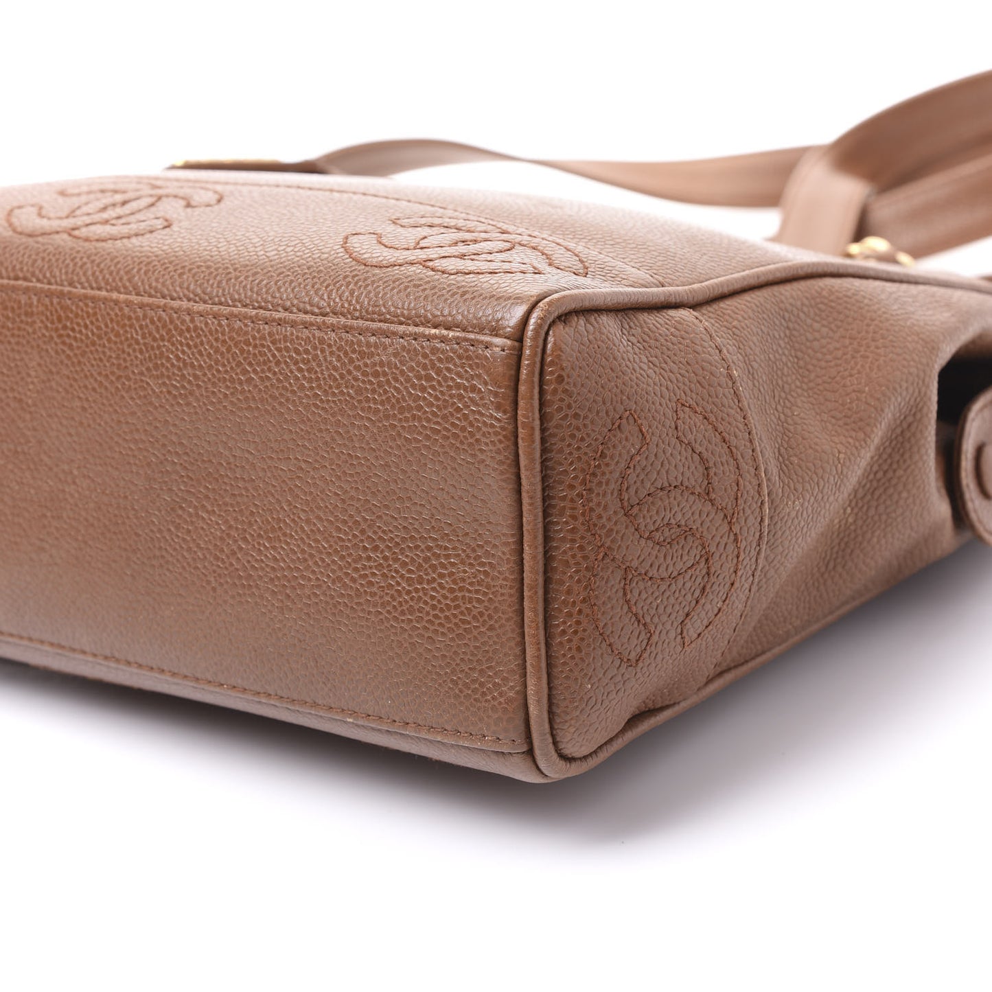 Caviar CC Shoulder Bag Brown