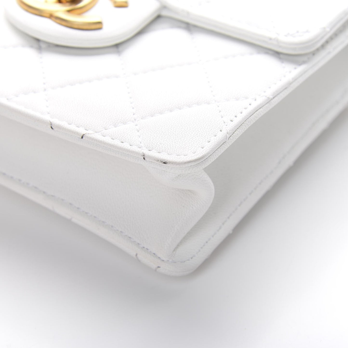 Lambskin Quilted Chic Pearls Flap White