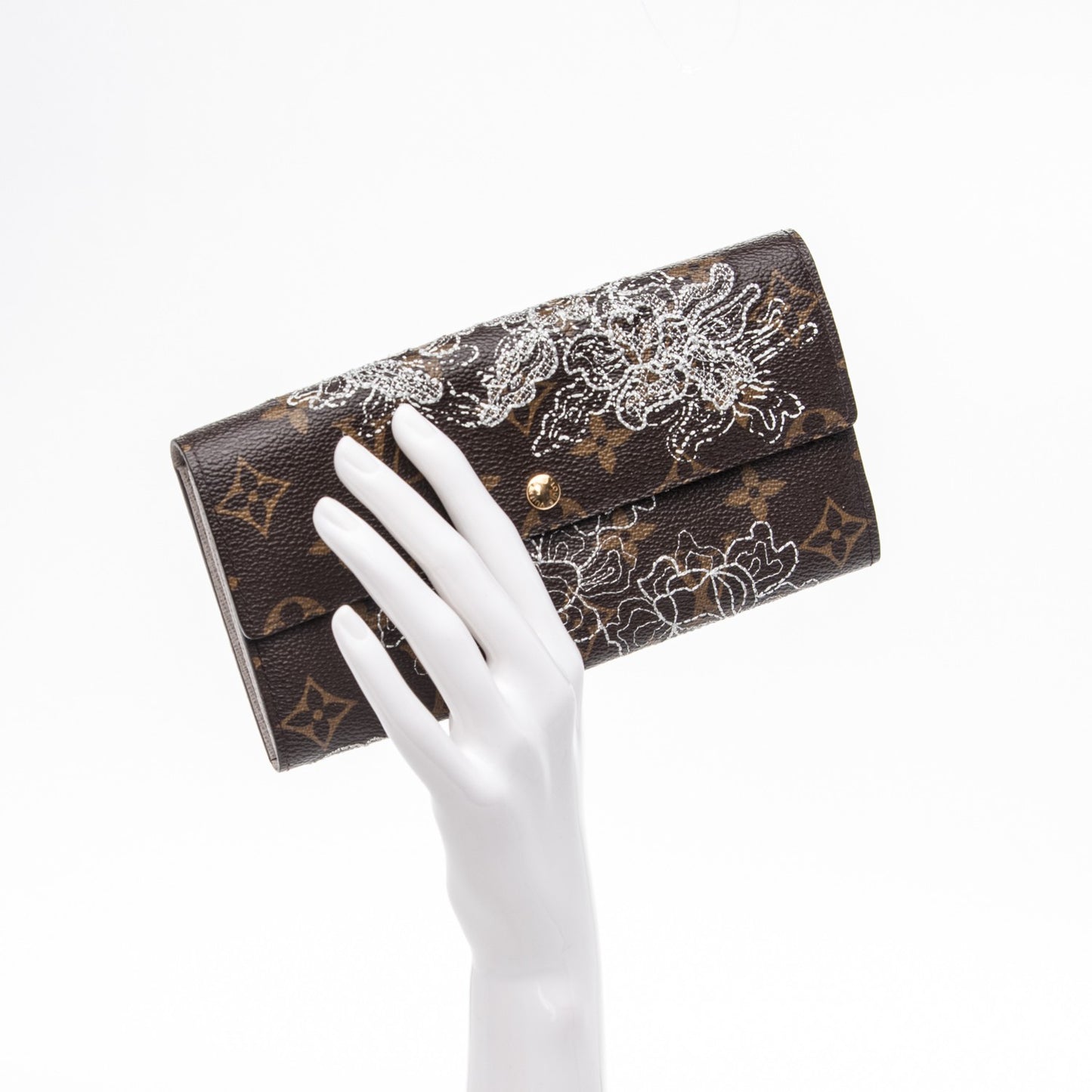 Monogram Dentelle Sarah Wallet Silver