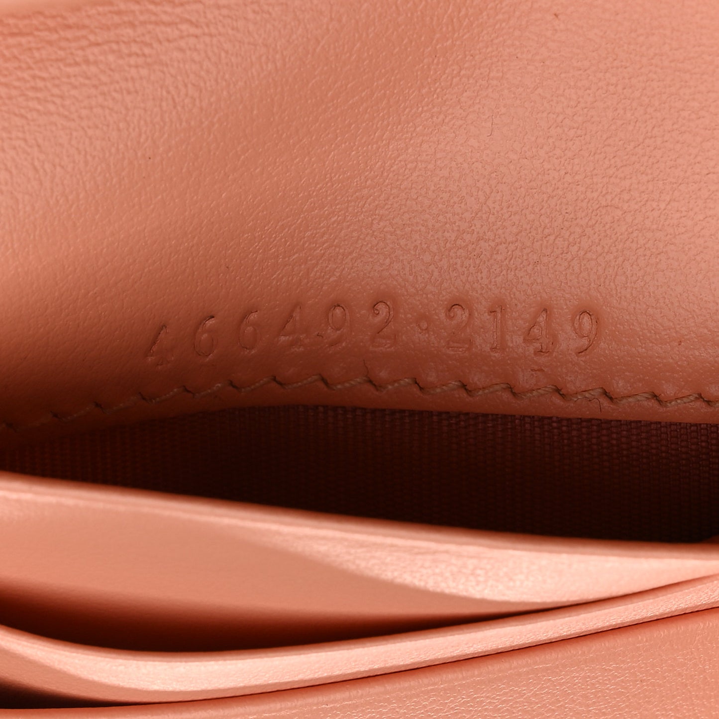 Calfskin Vertical Ring Matelasse GG Marmont Card Case Wallet Peachy Chic