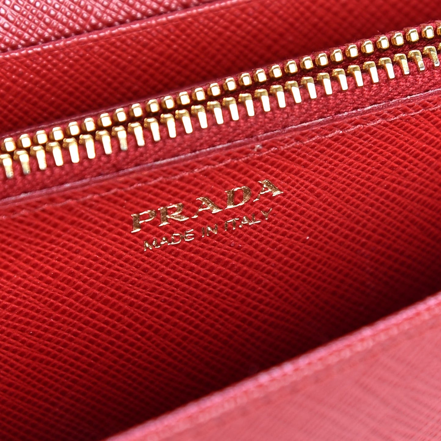 Saffiano Lux Chain Wallet Fuoco
