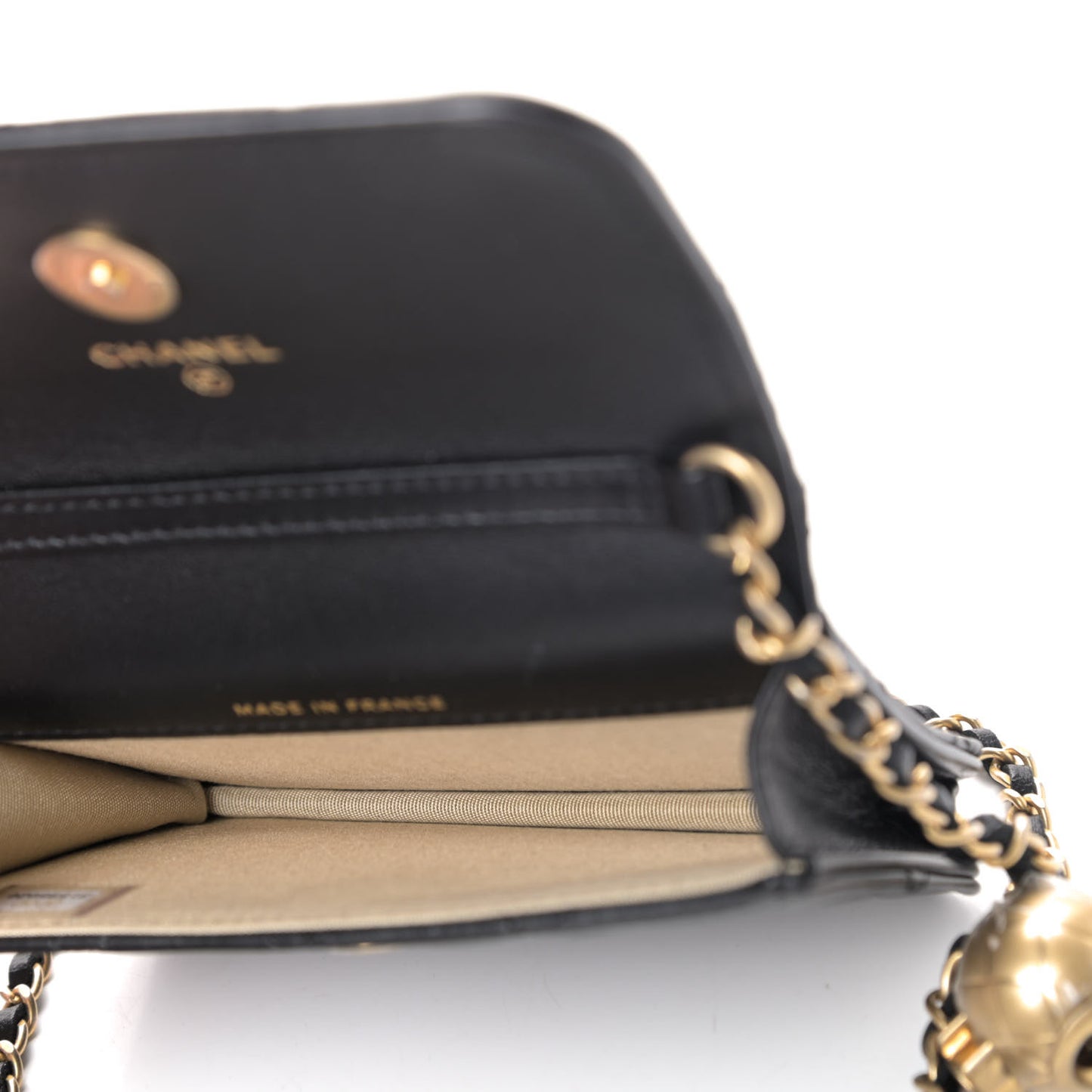 Lambskin Quilted Pearl Crush Clutch With Chain Black