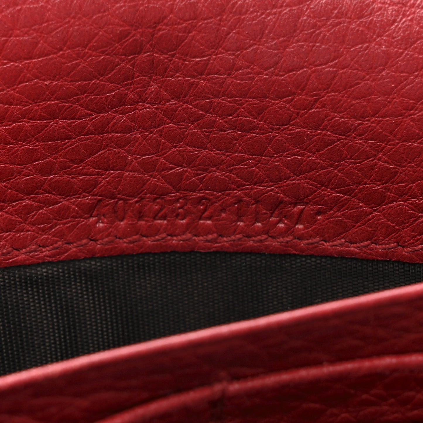 Calfskin Matelasse GG Marmont Chain Wallet Vulcanic Red