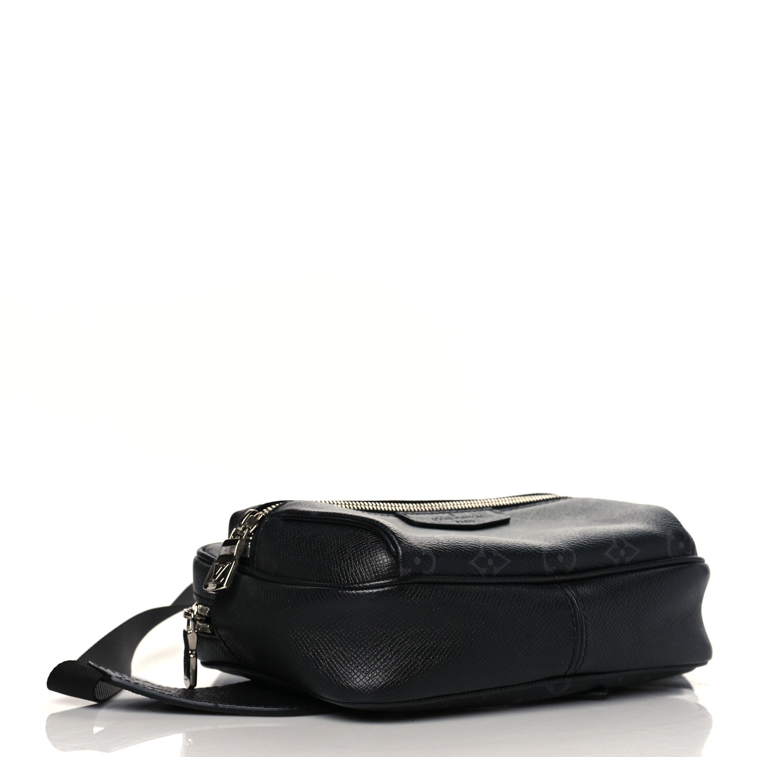 Louis Vuitton Taiga Monogram Outdoor Bumbag Black 4 of 9