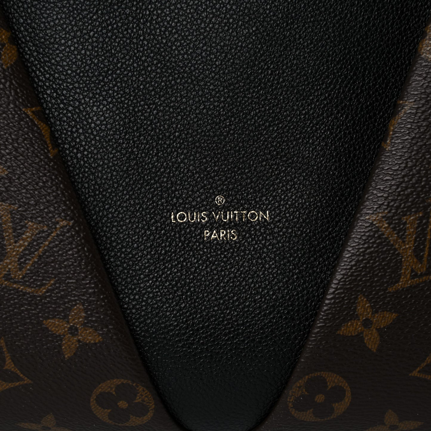 Monogram V Tote MM Black