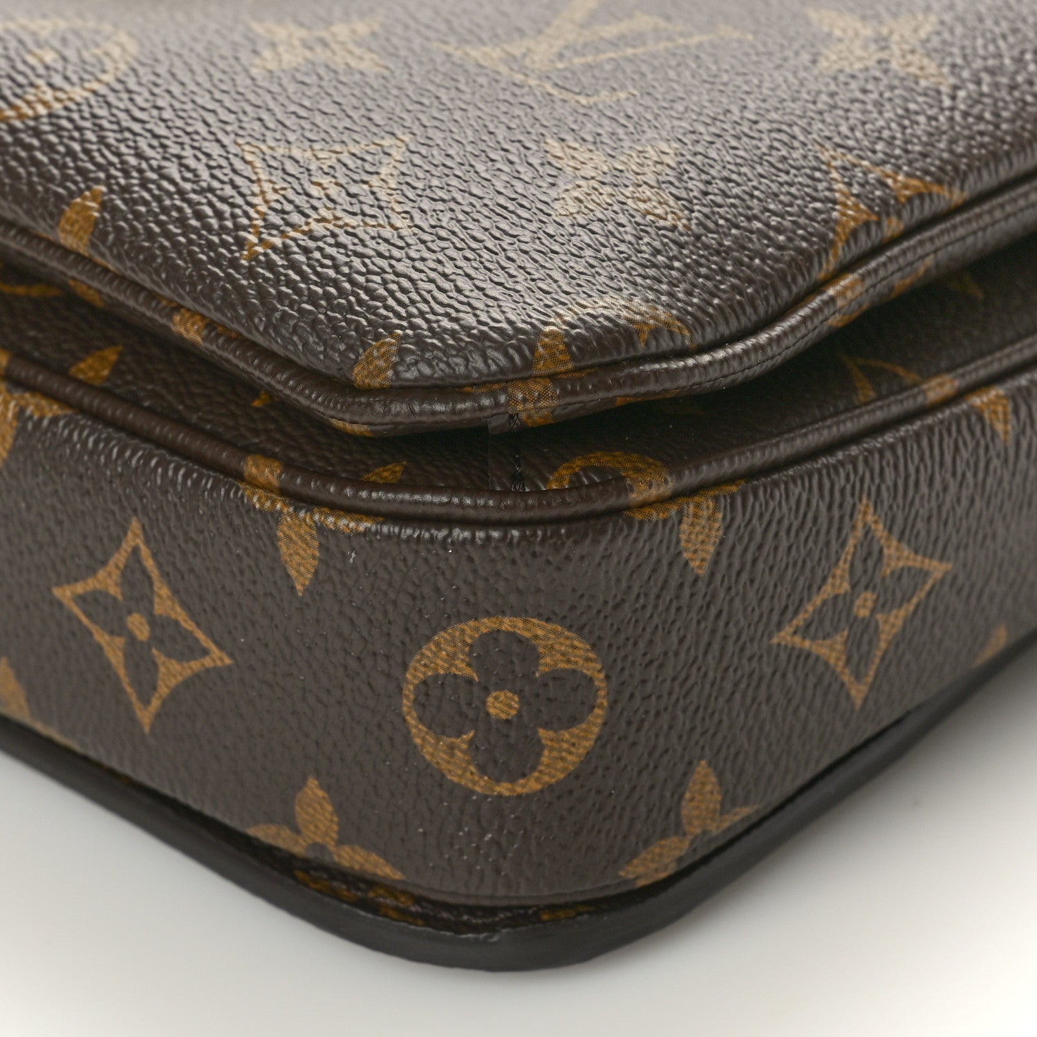 Louis Vuitton Monogram Pochette Metis 9 of 9