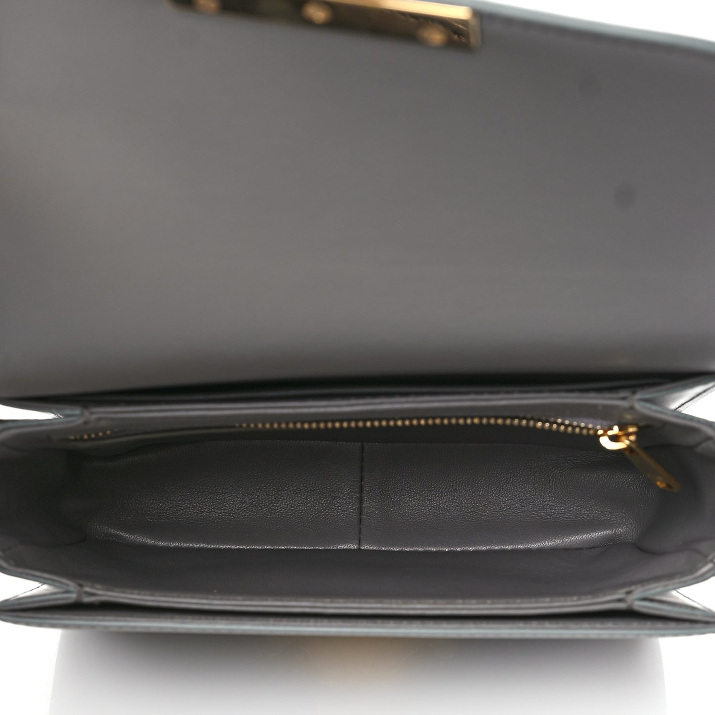 Shiny Calfskin Teen Triomphe Pebble