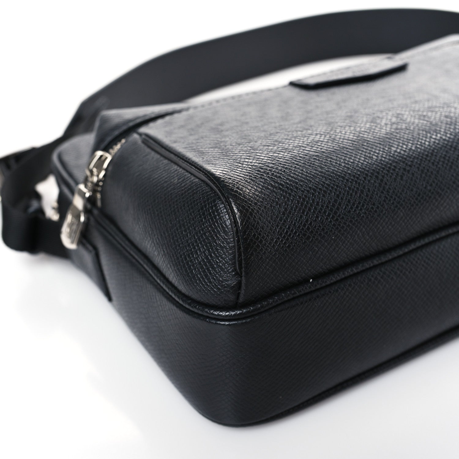 Louis Vuitton Taiga Outdoor Messenger PM Black 7 of 8