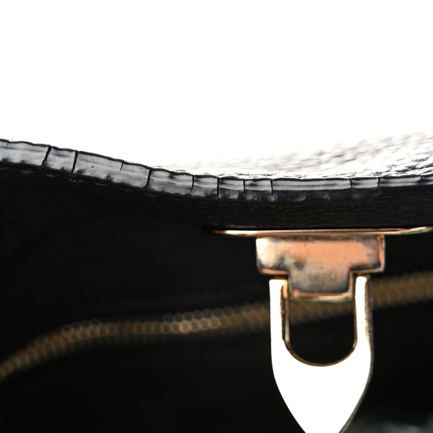 Pebbled Calfskin Medium Rockstud Tote Black