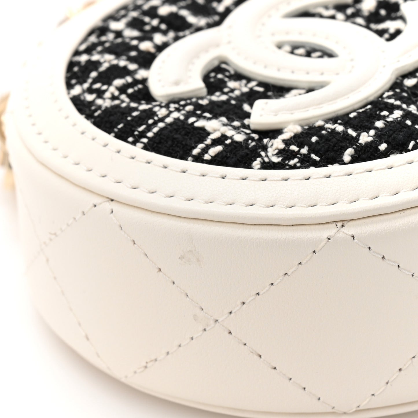 Tweed Quilted Round Filigree Pouch With Chain White Black