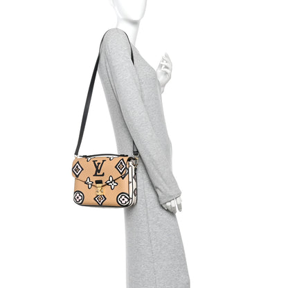 Louis Vuitton Monogram Giant Wild At Heart Pochette Metis Arizona 2 of 10